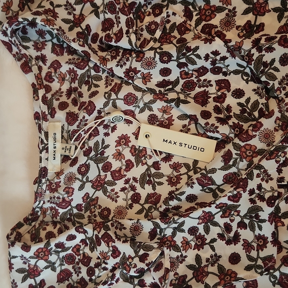 Max Studio Women's Floral-Print V-Neck Top - Picture 3 of 3